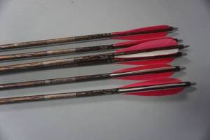 lot 52 image: 6 - Easton XX75 2312 Aluminum Arrows With Nocks and Inserts