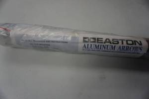 lot 57 image: 12 - Easton Camo Hunter XX75 2314 Real Tree Camo Aluminum Arrows With Nocks and Inserts