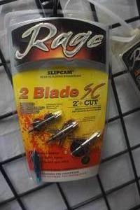 lot 72 image: Rage 3 Pack Broad Heads With Slip Cam Rear Blade Deployment With Practice Head