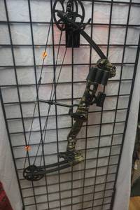 lot 6 image: Barnett Vortex Compound Bow RH