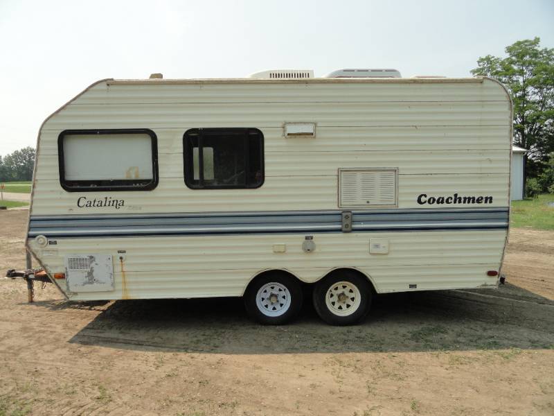 lot 2 image: 1992 Coachmen Catlina Travel Trailer