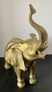 lot 19 image: Beautiful Vintage Brass Elephant Figurine