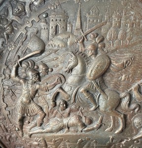 lot 31 image: Vintage Embossed Bronze Medieval Battle Scene Circular Wall Hanging