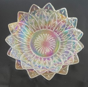 lot 45 image: Vintage Carnival Glass Plate and Bowl