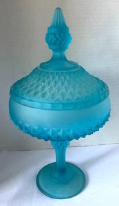 lot 51 image: Vintage Turquoise Glass Blue Hen on a Nest Dish and Covered Compote