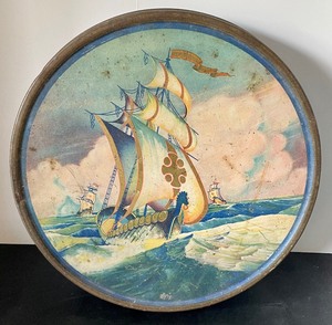 lot 142 image: Delightful Decor