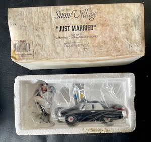 lot 150 image: Delightful Department 56 Grouping