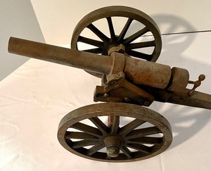 lot 163 image: Vintage Cast Iron Cannon Replica