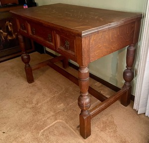 lot 253 image: Vintage 3 Drawer Library Table