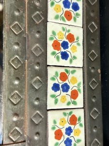 lot 226 image: Decorative Tile and Tin Mirror