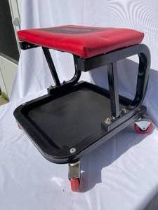 lot 320 image: Harbor Freight Tools Rolling Garage Stool