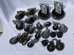 lot 324 image: Casters Lot