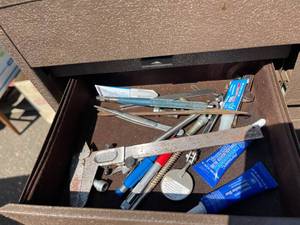 lot 326 image: Craftsman Rolling Tool Chest With Some Tools