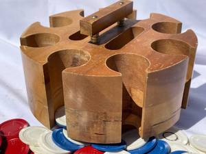 lot 328 image: Vintage Pla-Wood Wooden Poker Chip Rack With Chips