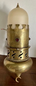 lot 405 image: Vintage Brass Light Fixture