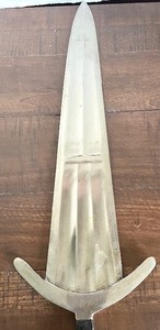 lot 410 image: Vintage Dagger