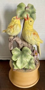 lot 422 image: 6 Beautiful Ceramic Bird Figurines