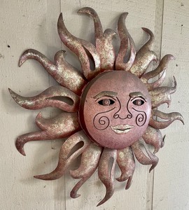 lot 431 image: Magnificent Metal Sun Decor