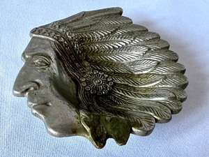 lot 52 image: Vintage Meal Native American Figurine Ashtray