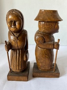 lot 34 image: Pair of Vintage Wooden Folk Art Carved Figurines
