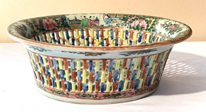 lot 231 image: Vintage Chinese Rose Medallion Reticulated Bowl