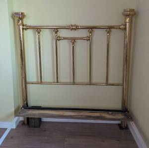 lot 76 image: Vintage Full Size Brass Bed Frame