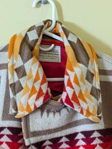 lot 92 image: Mens Vintage Pendleton Wool Southwestern Coat
