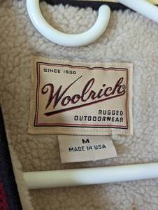 lot 95 image: Vintage Woolrich Mens Plaid Wool Blend Vest