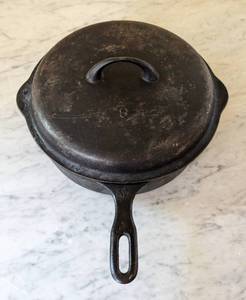 lot 101 image: Griswold Cast Iron 8 Chicken Pan