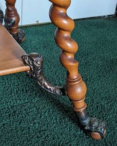 lot 14 image: Beautiful Claw Foot Spindle Leg Accent Table