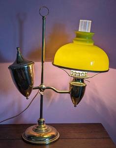lot 112 image: Vintage Brass Table Lamp