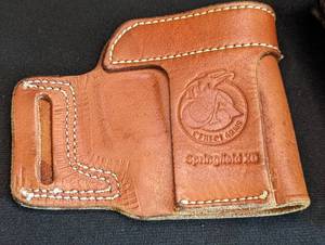 lot 129 image: Assorted Leather Holsters