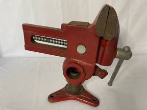 lot 362 image: Versa Vise Bench Vise Model 4-1043-5