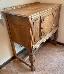 lot 446 image: Vintage Wooden Cabinet