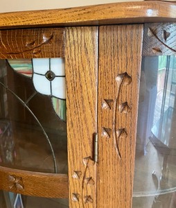 lot 39A image: Gorgeous Vintage Curved Glass Display Cabinet