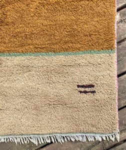 lot 455 image: Amazing Area Rug