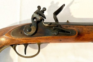 lot 486 image: Vintage Reproduction Italian Pistol