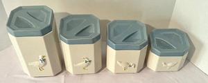 lot 490 image: 4 Vintage McCoy Goose Canisters