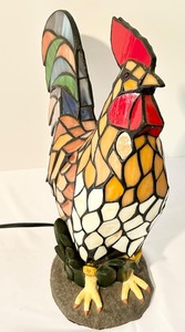 lot 311 image: Brightly Colored Tiffany Stained Glass Rooster Accent Lamp
