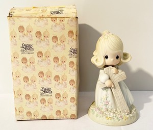 lot 316 image: Precious Moments - I Believe in the Old Rugged Cross #103632 Figurine