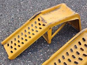 lot 536 image: Set of Heavy-Duty Metal Car Ramps