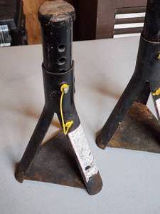 lot 537 image: Set of 4000lb Jack Stands
