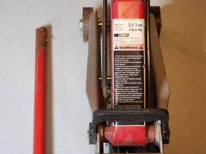 lot 538 image: 2-12 Ton Hydraulic Car Jack