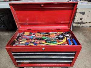 lot 339B image: Craftsman Benchtop Toolbox with Contents