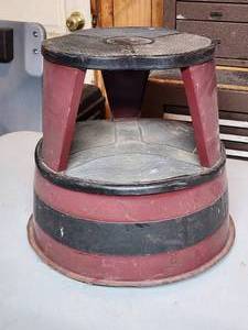 lot 352B image: Rolling Step Stool