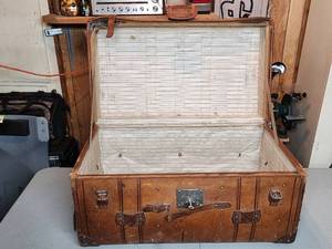 lot 486B image: Vintage All Leather Trunk  Luggage