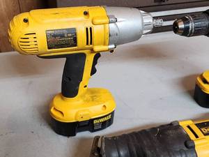 lot 524B image: (3) Assorted Cordless Power Tools with Charging Station