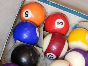 lot 541 image: Vintage Pocket Billiard Balls