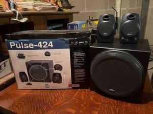 lot 12 image: Pulse 424  3pc Speaker System