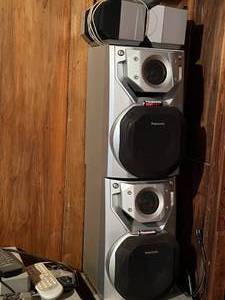 lot 8 image: Lot of Electronics